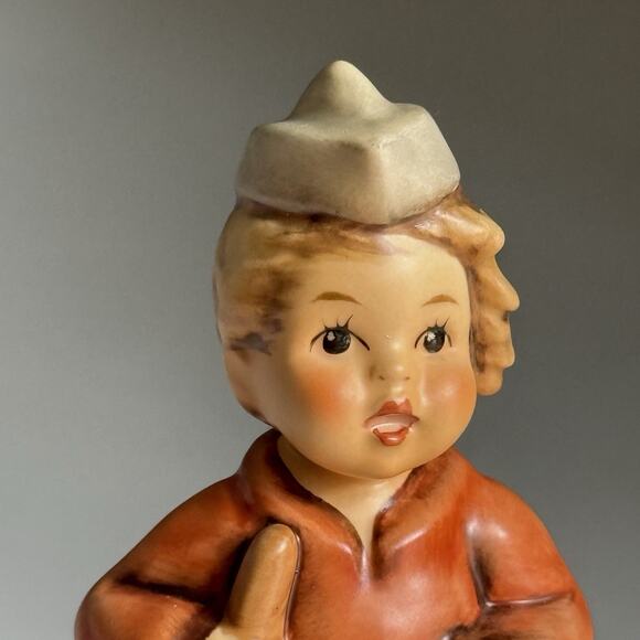 Goebel Hummel Figurine First‎ Mate #2148/B Excellent Condition Boy With Oat T45 - Picture 7 of 8